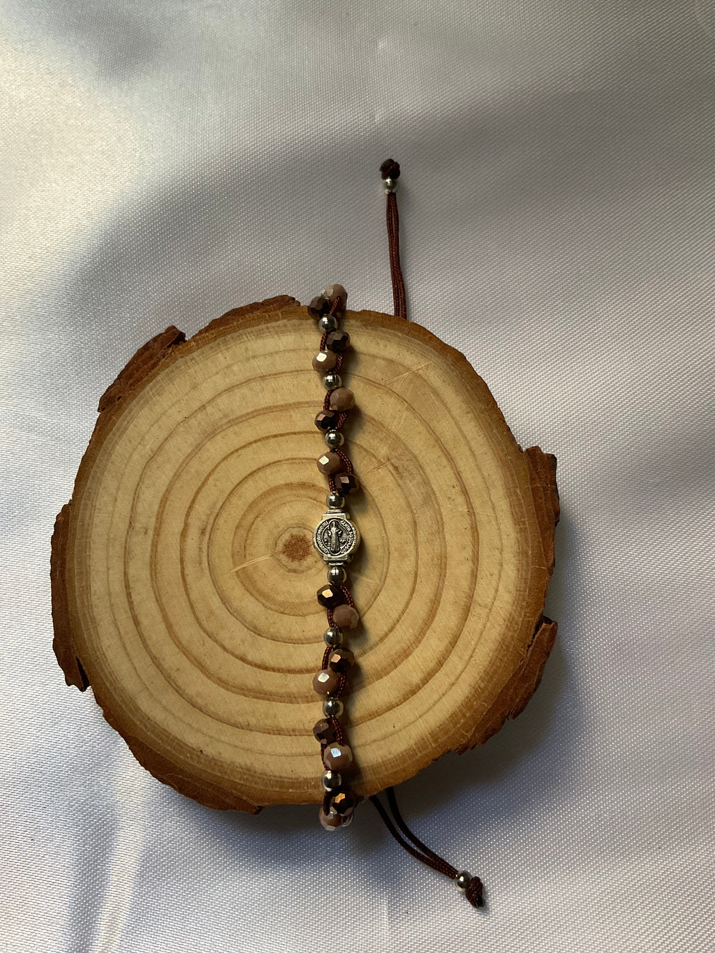 Pulsera de cristales con San Benito